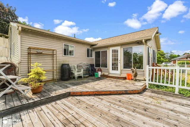 7353 E Maple Avenue, Grand Blanc, MI 48439
