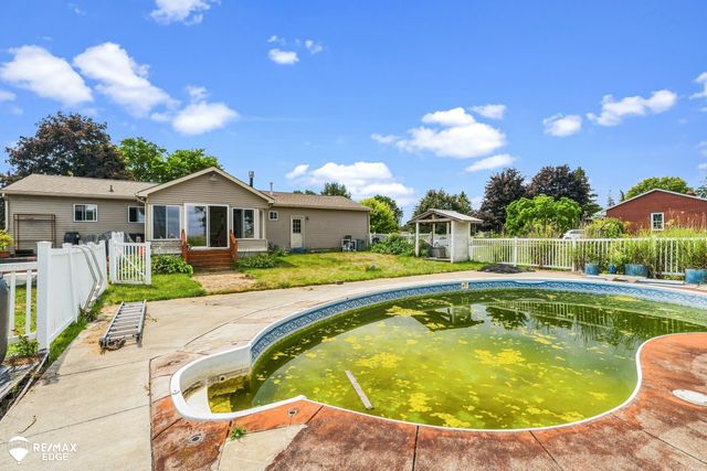 7353 E Maple Avenue, Grand Blanc, MI 48439