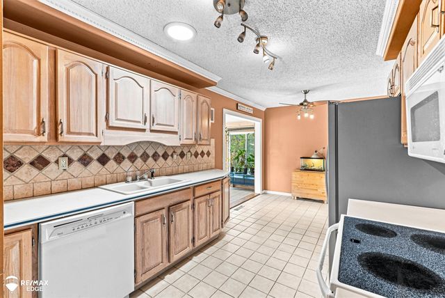 7353 E Maple Avenue, Grand Blanc, MI 48439