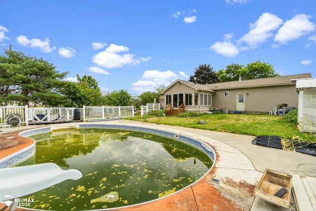 7353 E Maple Avenue, Grand Blanc, MI 48439