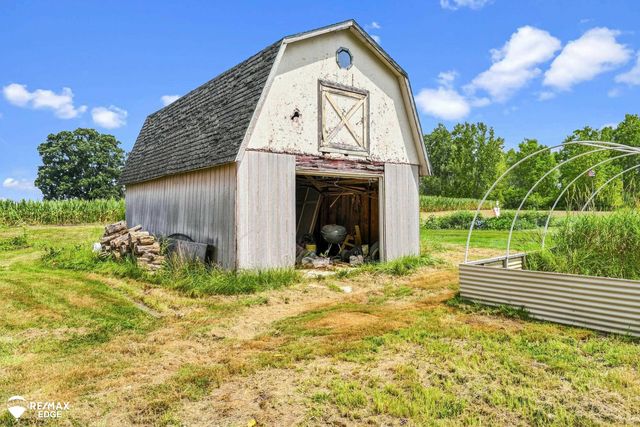 7353 E Maple Avenue, Grand Blanc, MI 48439