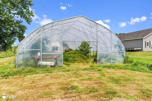 7353 E Maple Avenue, Grand Blanc, MI 48439