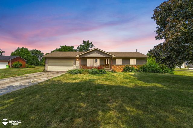 7353 E Maple Avenue, Grand Blanc, MI 48439