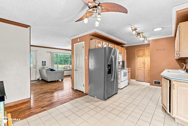 7353 E Maple Avenue, Grand Blanc, MI 48439