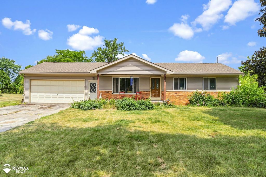 7353 E Maple Avenue, Grand Blanc, MI 48439