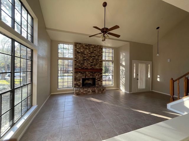 88 W Rainbow Ridge Circle, The Woodlands, TX 77381