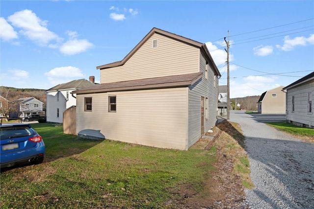 100 2nd St, Avonmore, PA 15618