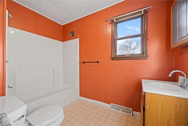 100 2nd St, Avonmore, PA 15618