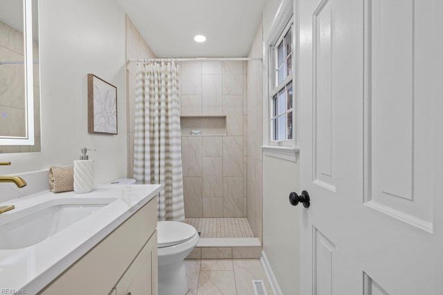 407 Pines Of Warrick DR, Chesapeake, VA 23322