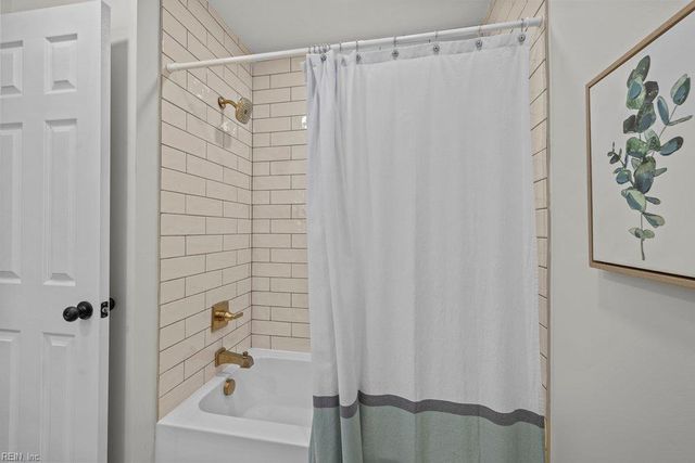 407 Pines Of Warrick DR, Chesapeake, VA 23322