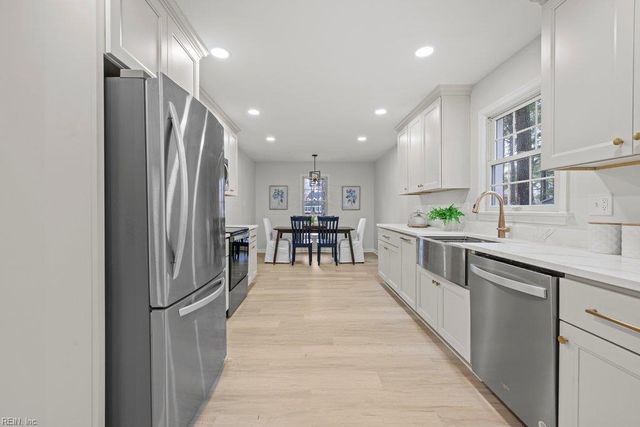 407 Pines Of Warrick DR, Chesapeake, VA 23322