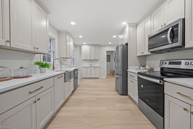 407 Pines Of Warrick DR, Chesapeake, VA 23322