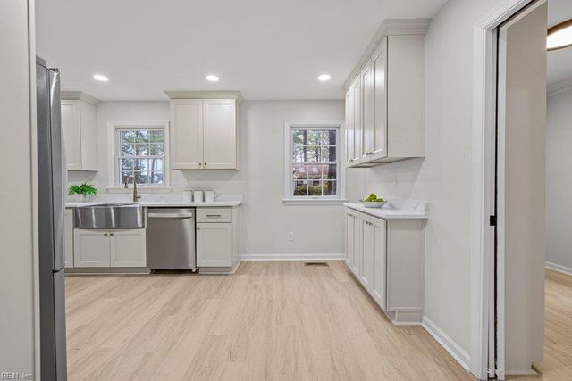 407 Pines Of Warrick DR, Chesapeake, VA 23322