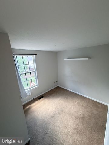 13953 WINDING RIDGE LN, Centreville, VA 20121