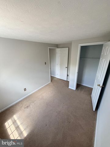 13953 WINDING RIDGE LN, Centreville, VA 20121