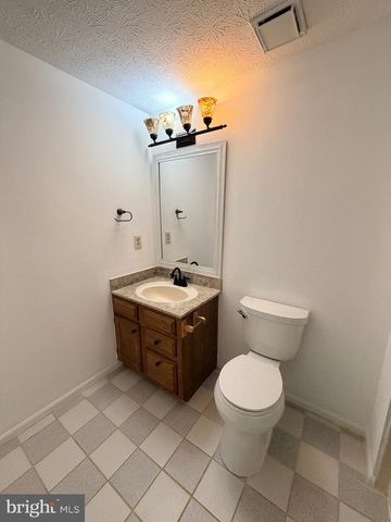 13953 WINDING RIDGE LN, Centreville, VA 20121