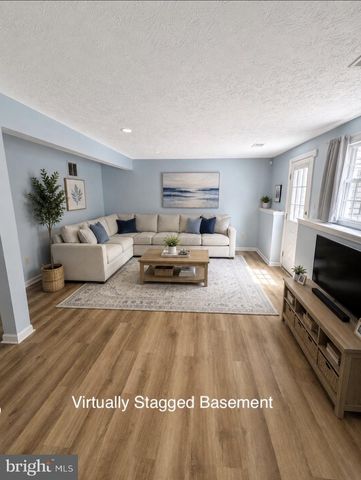 13953 WINDING RIDGE LN, Centreville, VA 20121