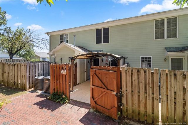 425 Cityview Lane, Fayetteville, NC 28301