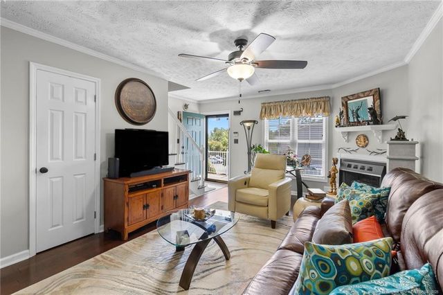 425 Cityview Lane, Fayetteville, NC 28301