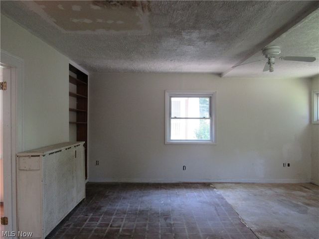 1726 Lee Road, Cleveland Heights, OH 44118
