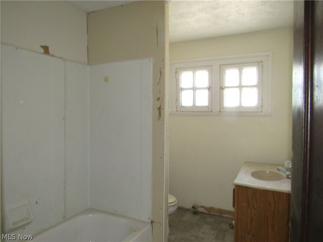 1726 Lee Road, Cleveland Heights, OH 44118