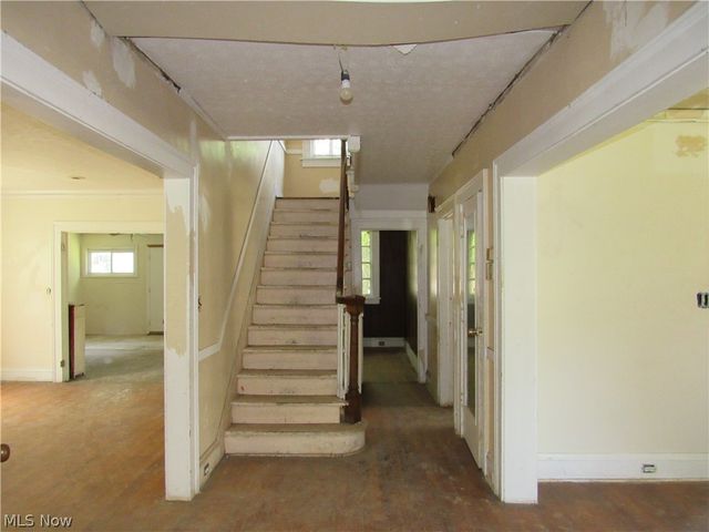 1726 Lee Road, Cleveland Heights, OH 44118
