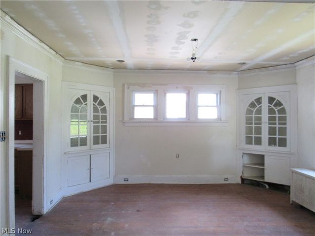 1726 Lee Road, Cleveland Heights, OH 44118