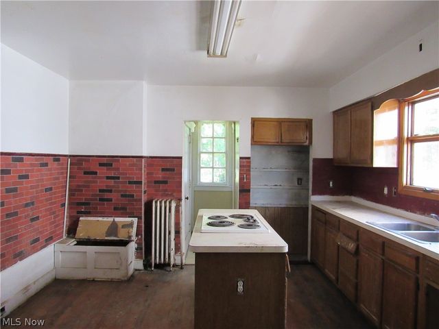 1726 Lee Road, Cleveland Heights, OH 44118