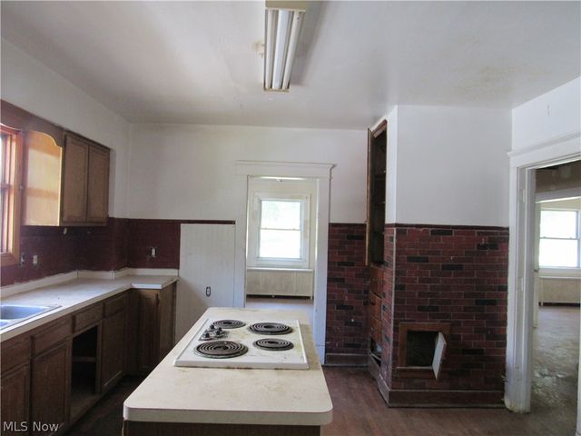1726 Lee Road, Cleveland Heights, OH 44118