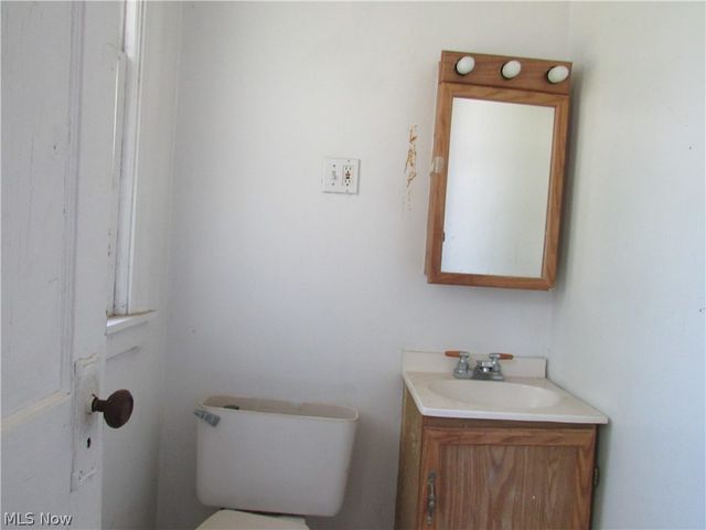 1726 Lee Road, Cleveland Heights, OH 44118