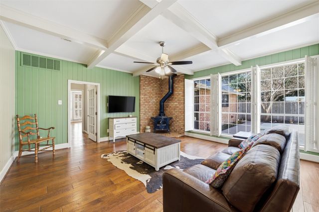 804 Wooded Crest Drive, Woodway, TX 76712