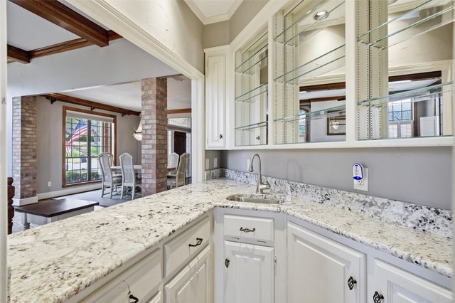 804 Wooded Crest Drive, Woodway, TX 76712