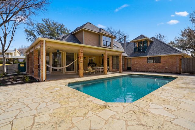 804 Wooded Crest Drive, Woodway, TX 76712