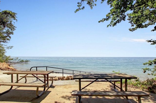 7125 Maple Avenue, South Haven, MI 49090