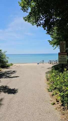 7125 Maple Avenue, South Haven, MI 49090