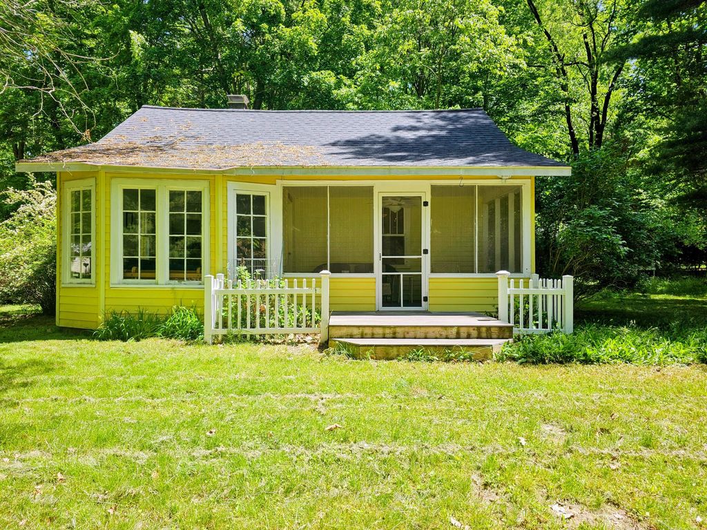 7125 Maple Avenue, South Haven, MI 49090