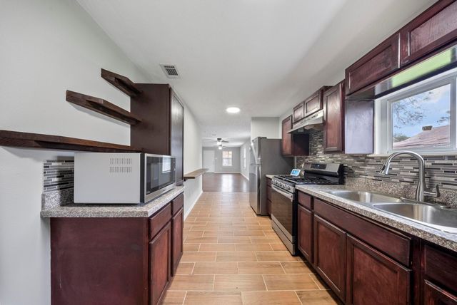504 Stimpson Street, Baytown, TX 77520