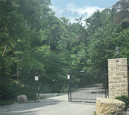 620 Crooked Creek Lane, Eureka, MO 63025