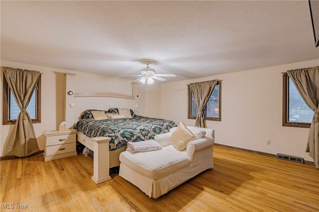 5193 Ashwood Drive, Lyndhurst, OH 44124