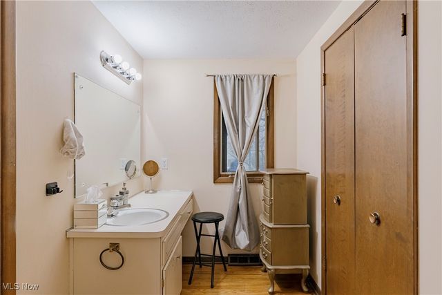 5193 Ashwood Drive, Lyndhurst, OH 44124