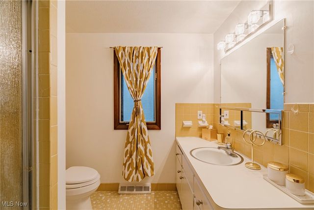 5193 Ashwood Drive, Lyndhurst, OH 44124