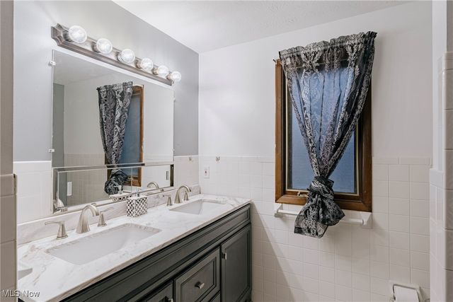 5193 Ashwood Drive, Lyndhurst, OH 44124