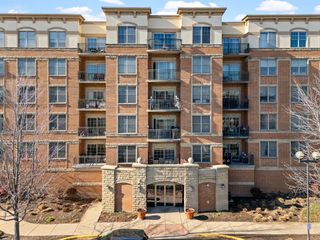 9530 Cook Avenue 211, Oak Lawn, IL 60453