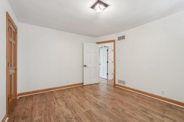 452 River Bluff CIRCLE, Oconomowoc, WI 53066