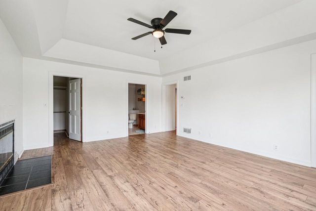 452 River Bluff CIRCLE, Oconomowoc, WI 53066