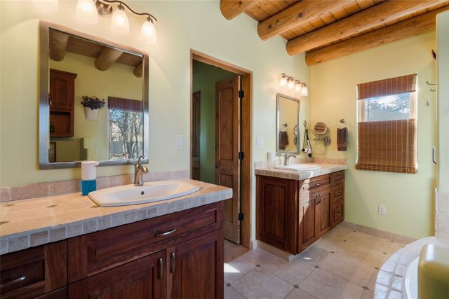 13 Calle Rivera, Santa Fe, NM 87506