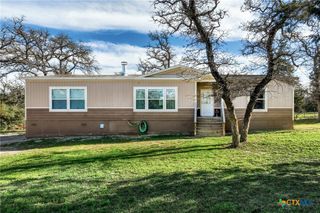 3590 Chuckwagon Road, Luling, TX 78648