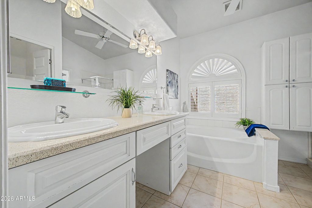 Image 20 of property listing at 9380 E BLANCHE Drive E, Scottsdale, AZ 85260