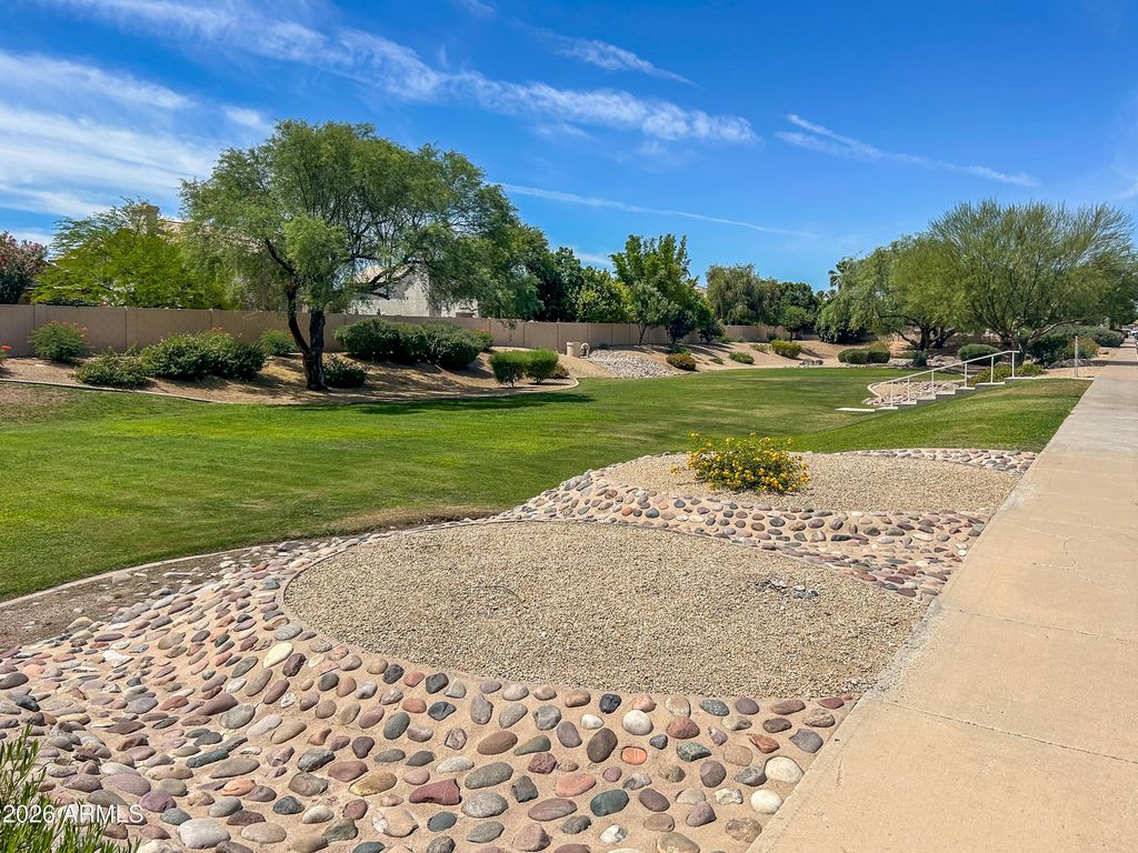 Image 3 of property listing at 9380 E BLANCHE Drive E, Scottsdale, AZ 85260