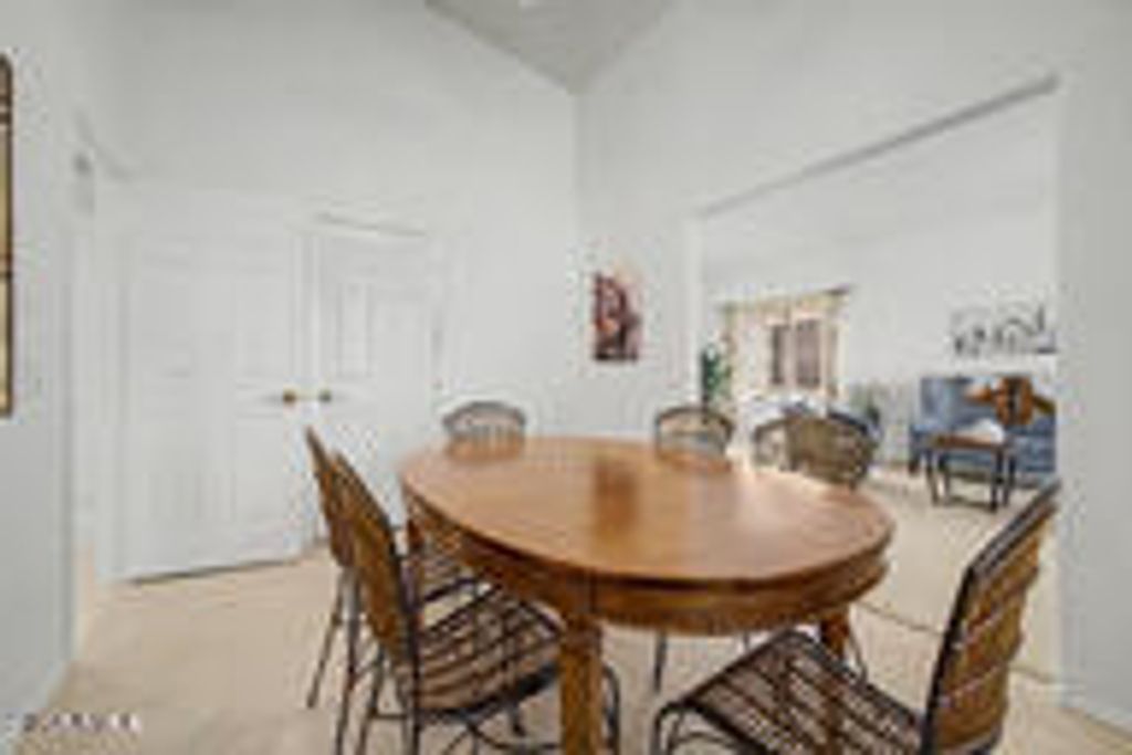 Image 8 of property listing at 9380 E BLANCHE Drive E, Scottsdale, AZ 85260
